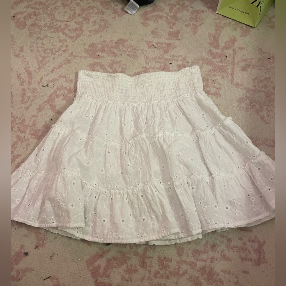 white flowy skirt